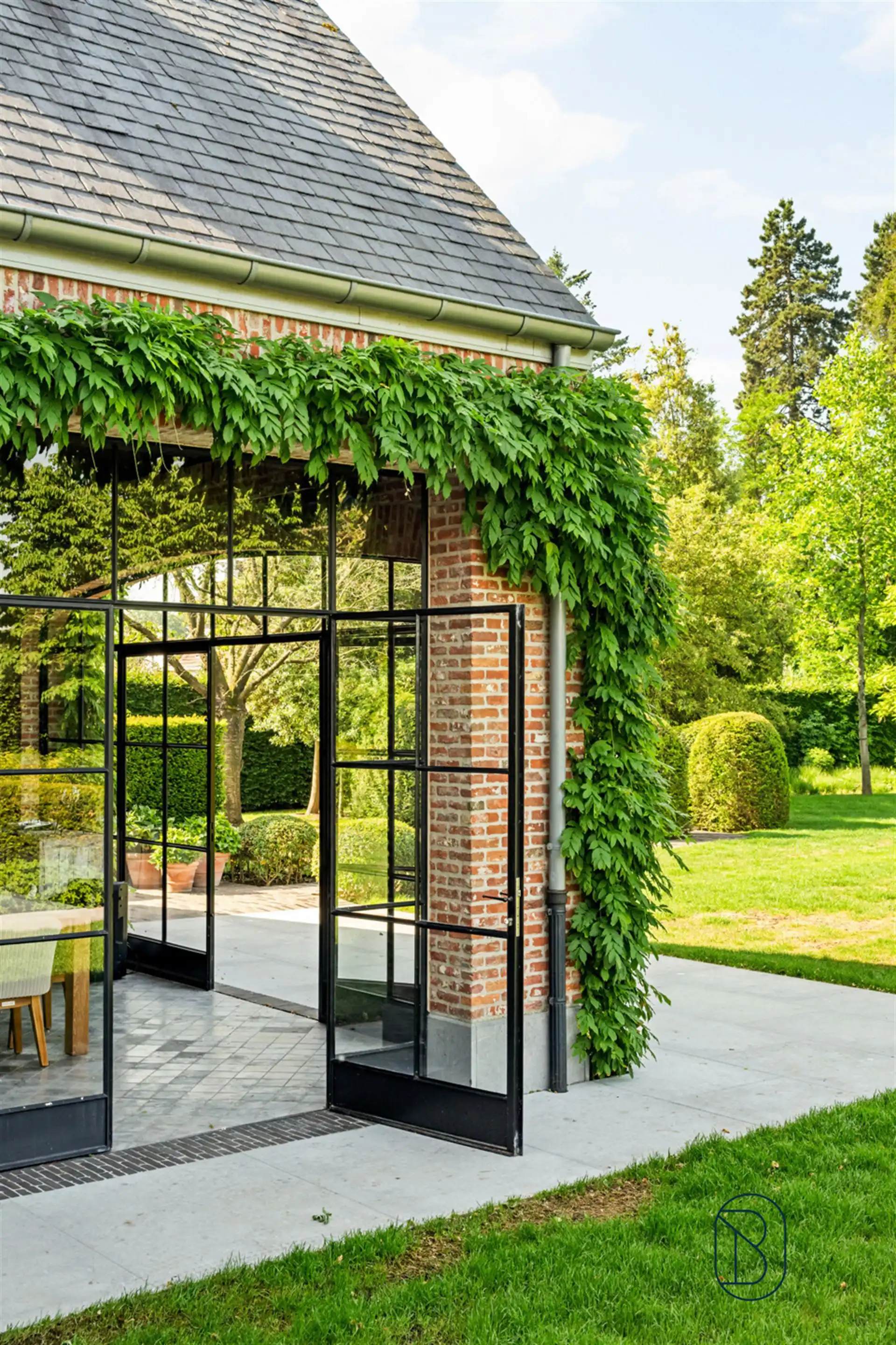 Prachtige klassevilla met mooi aangelegde tuin foto 29