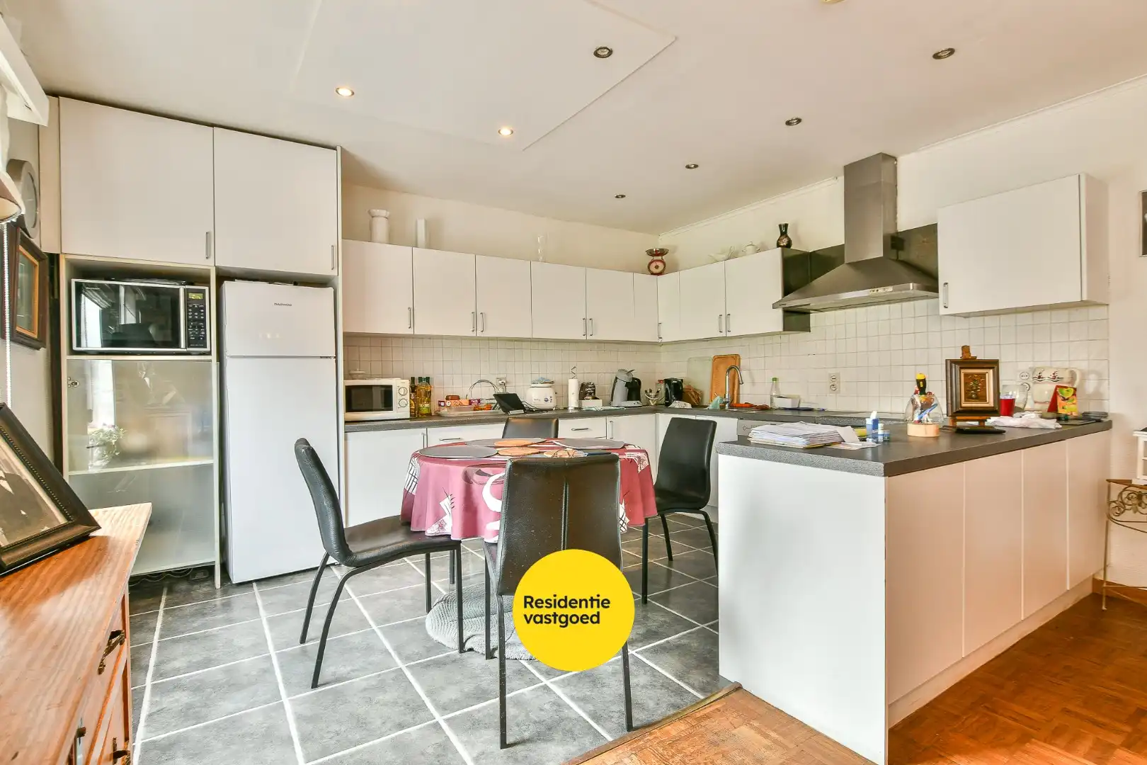 Uniek handelshuis met renovatiepotentieel in het hart van Blankenberge foto 11