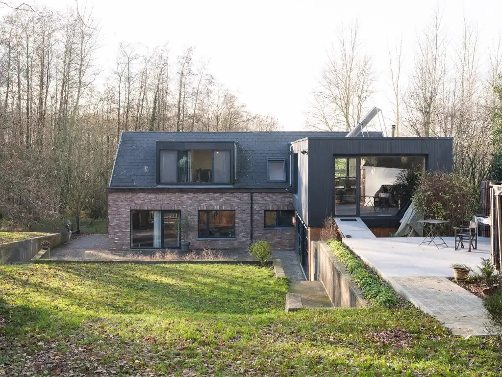 Scheldewindeke – Ruime woning met loftkarakter in een groen, glooiend landschap op slechts 20 minuten van Gent foto {{pictureIndex}}