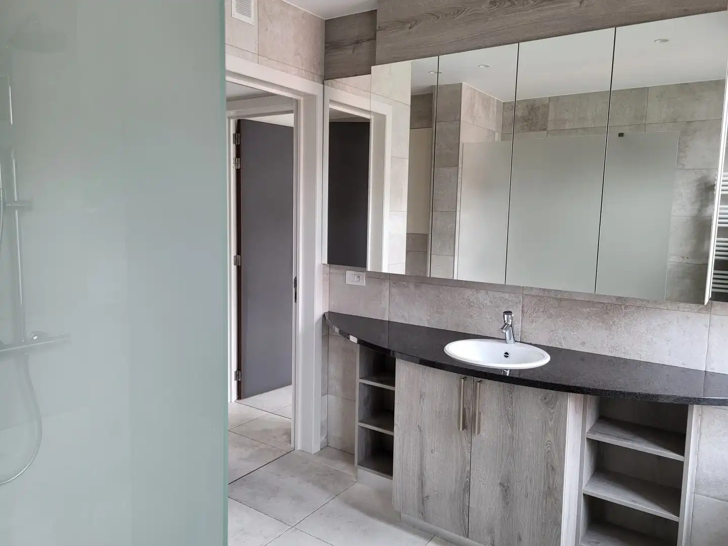 Luxueuze loft met 2 slaapkamers, terras nabij  het centrum. foto 6