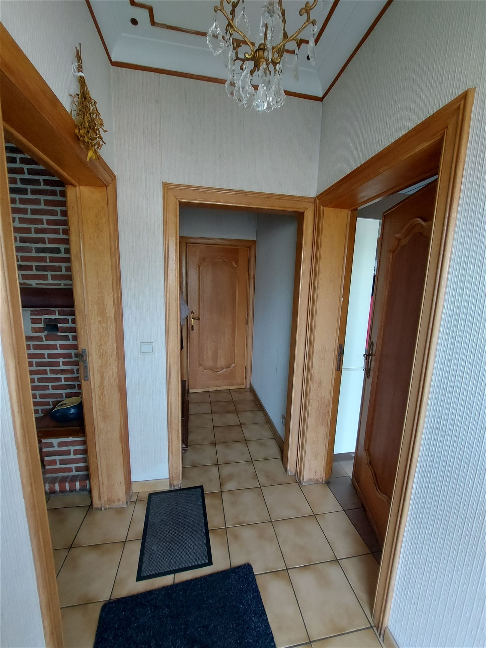 Veelzijdig renovatiepand met woonst en winkel Vloesberg foto 4