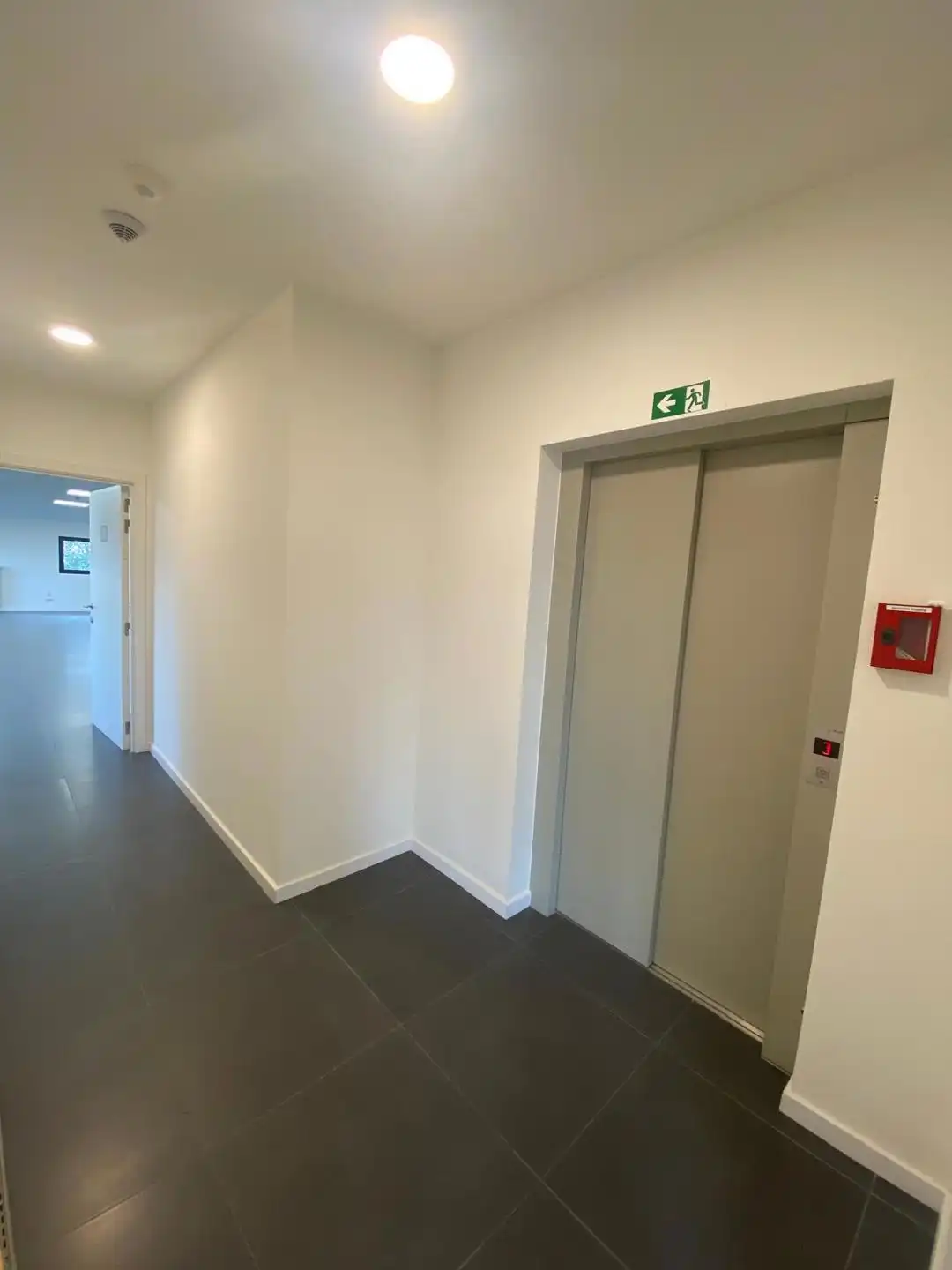 Hoogwaardig Gerenoveerde Kantoorruimte Te Huur in Temse foto 3