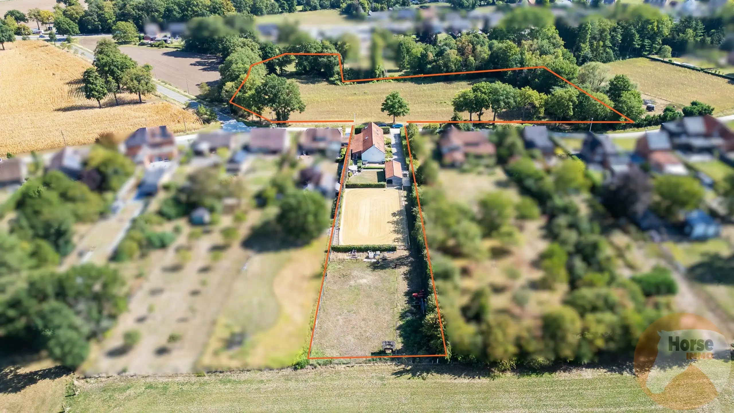 Hoofdfoto van de publicatie: HAM - Langgevelhoeve met stallen, piste en weiland op 1ha5