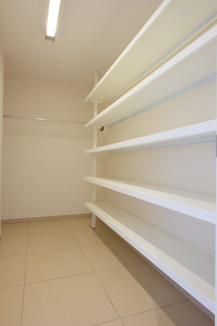 Recente ruime moderne halfopen woning met tuin en garage. foto 10