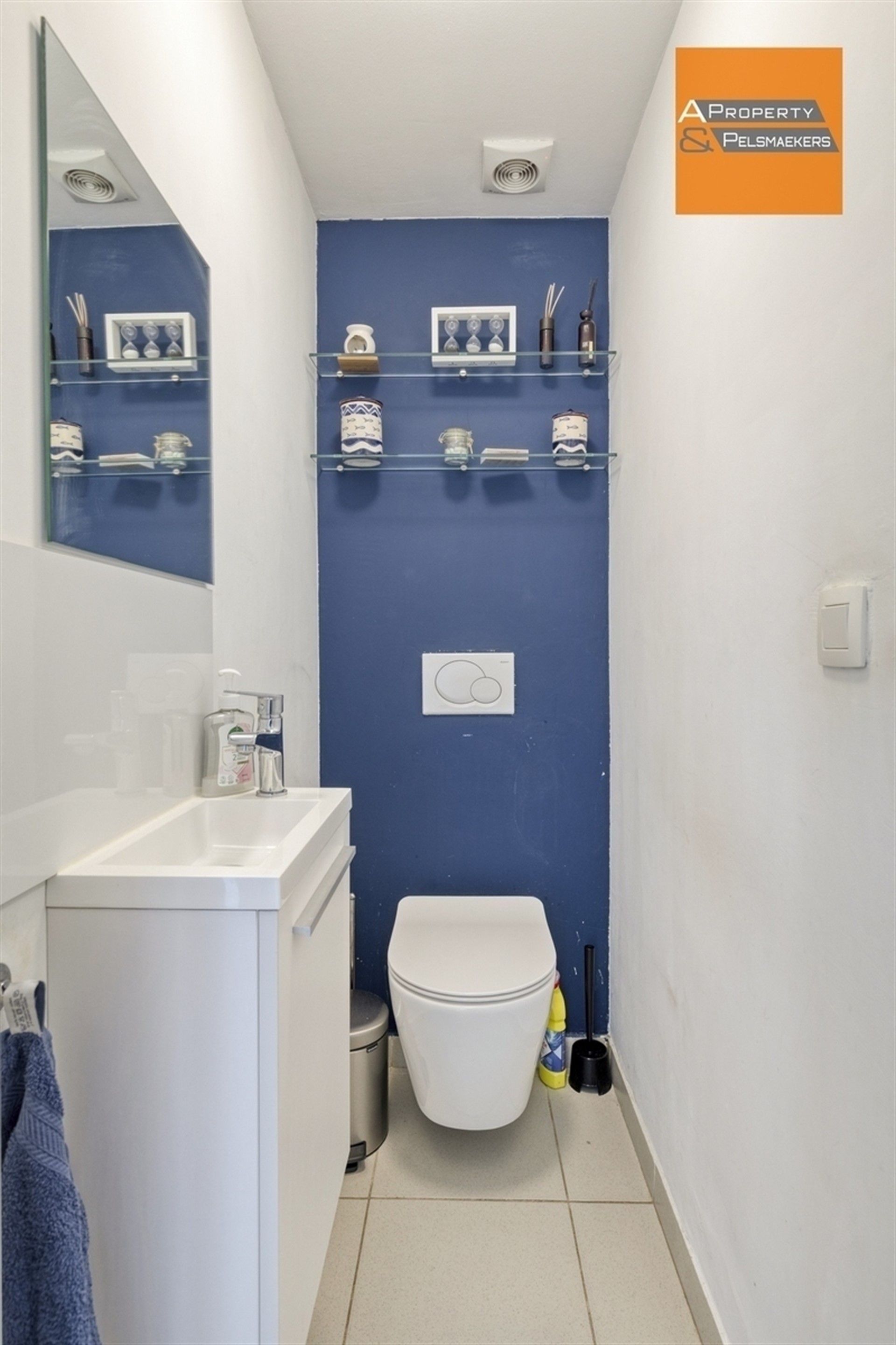 Gelijkvloers appartement met 2 slaapkamers 2 staanplaatsen en tuin foto 15