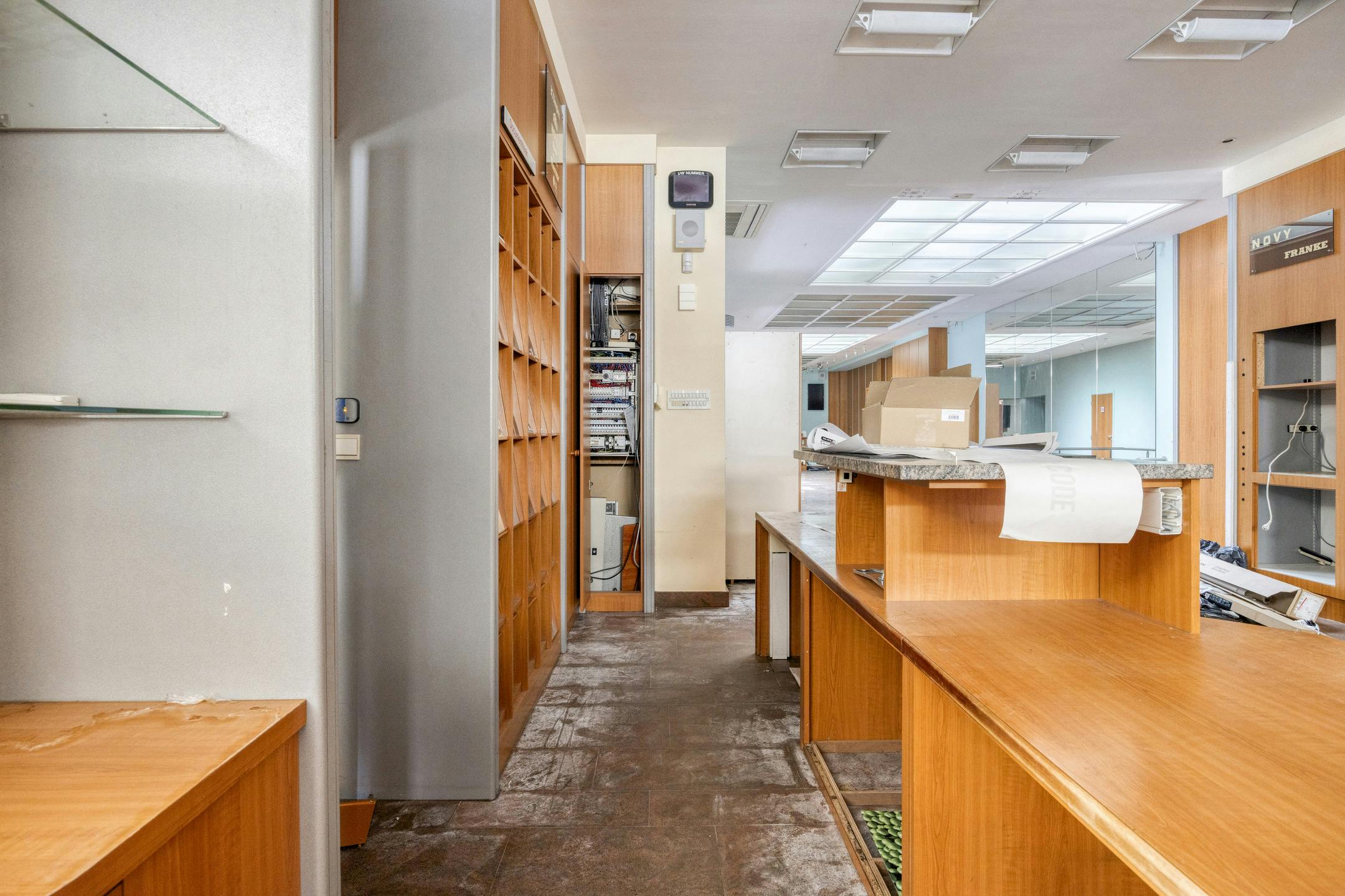 Te renoveren opbrengsteigendom met 3 appartementen en handelspand in Antwerpen foto 8