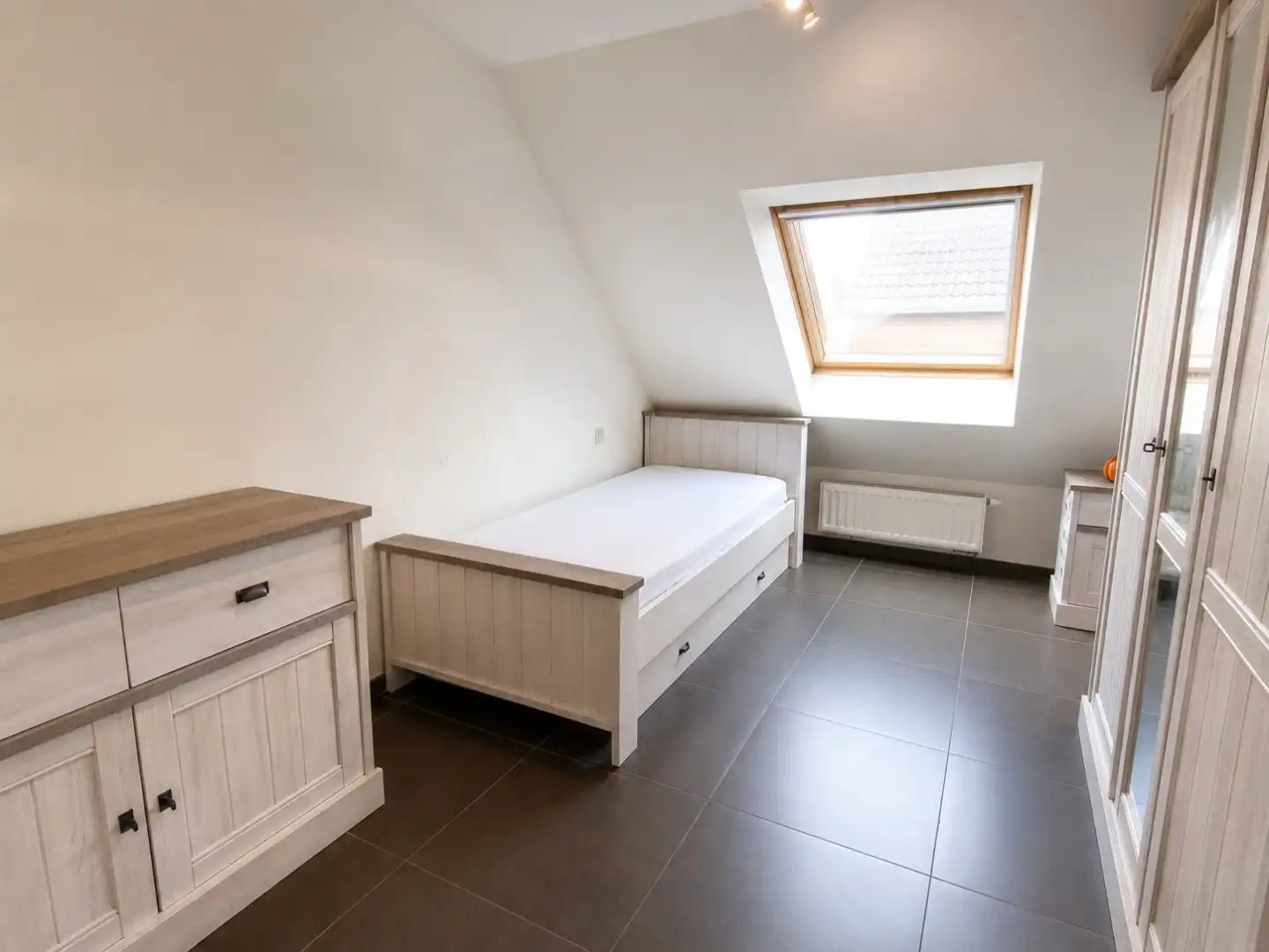 Duplex 3-slaapkamer appartement met garage foto 8