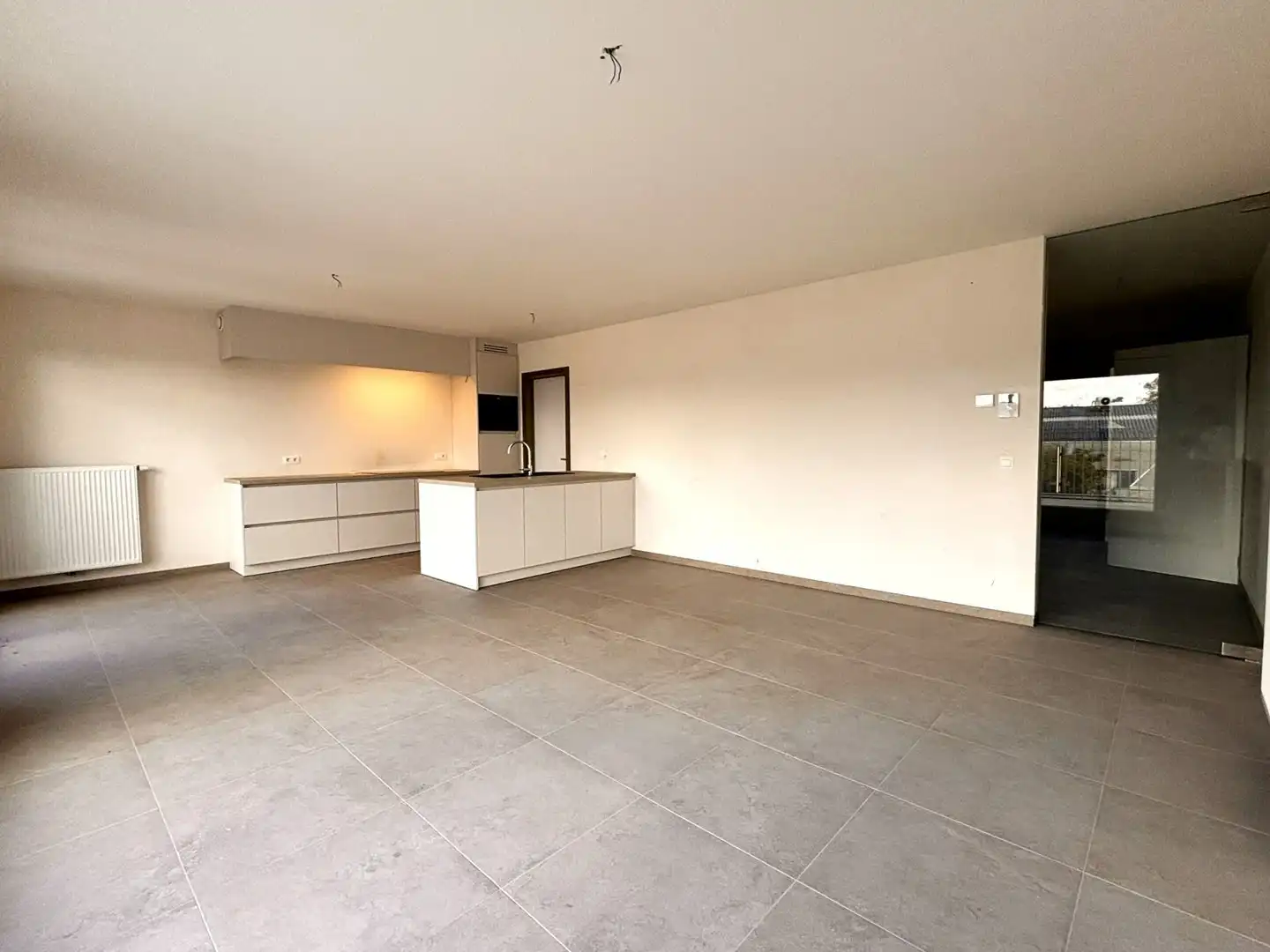 Ruim tweeslaapkamerappartement met terras en garage foto 2