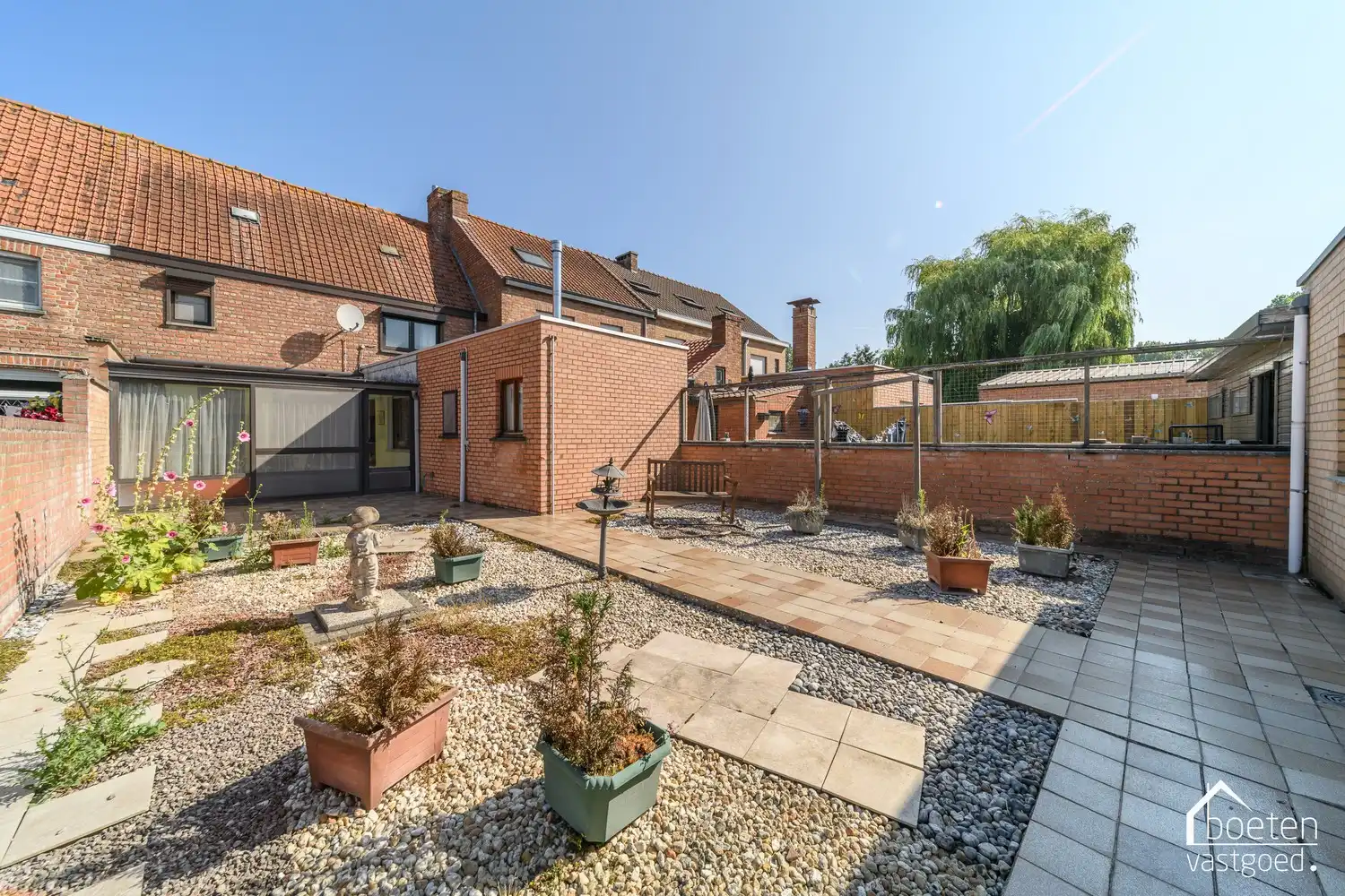 Veurne: Te renoveren stadswoning met heel wat mogelijkheden, 4 à 5 slpks, zonnig tuintje en dubbele garage op 236m² grondopp. foto 15