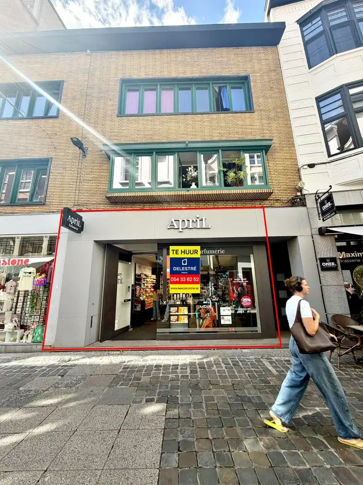Uitzonderlijk commercieel gelijkvloers op toplocatie in Gent foto {{pictureIndex}}