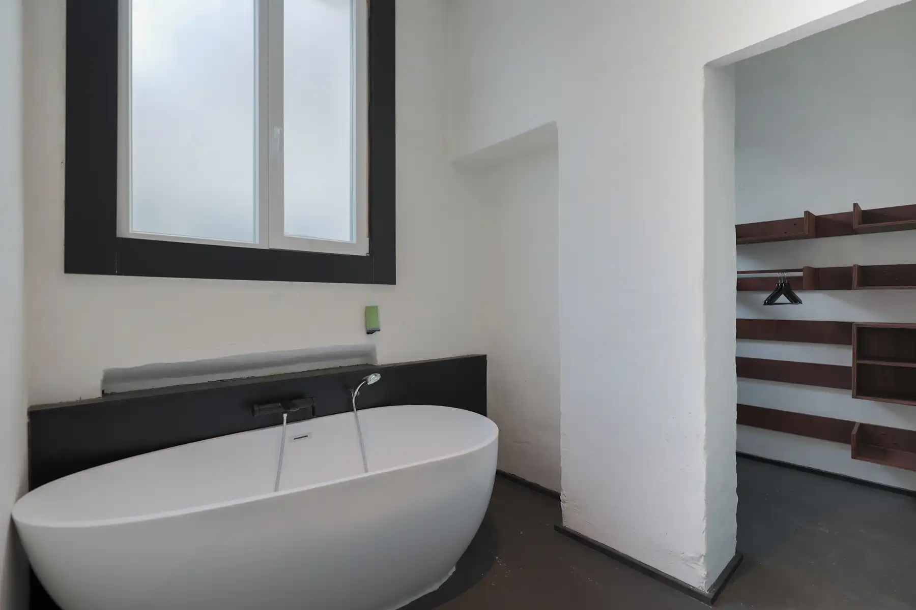 1 slaapkamerappartement met ensuite badkamer foto 9