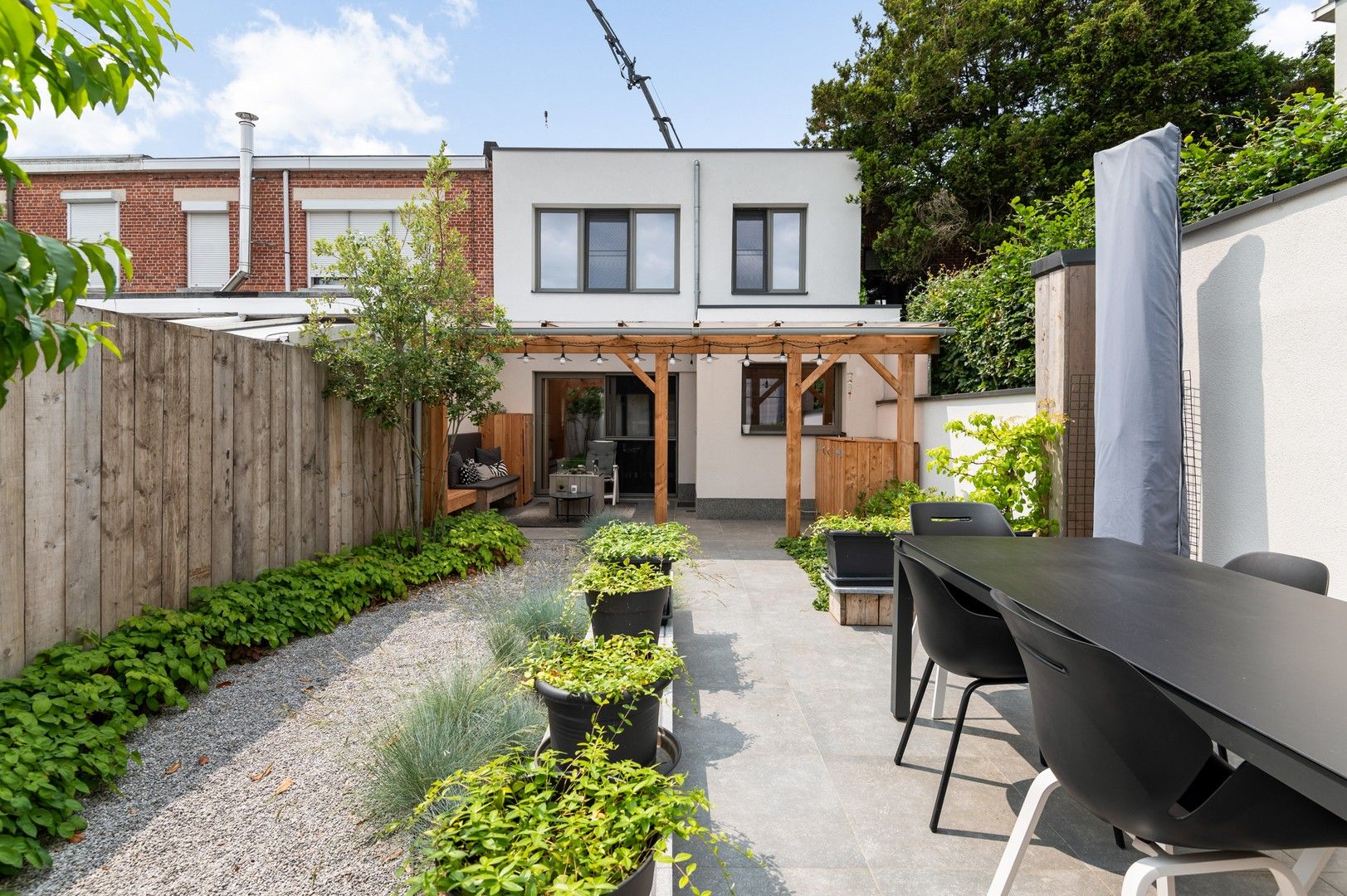 Gerenoveerde woning met zalige tuin in de woonwijk Vriesdonk foto {{pictureIndex}}