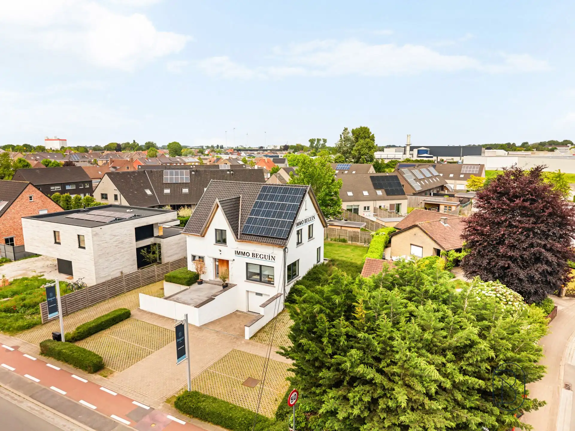 Ideaal kantoorgebouw/praktijk met appartement/extra kantoor foto {{pictureIndex}}