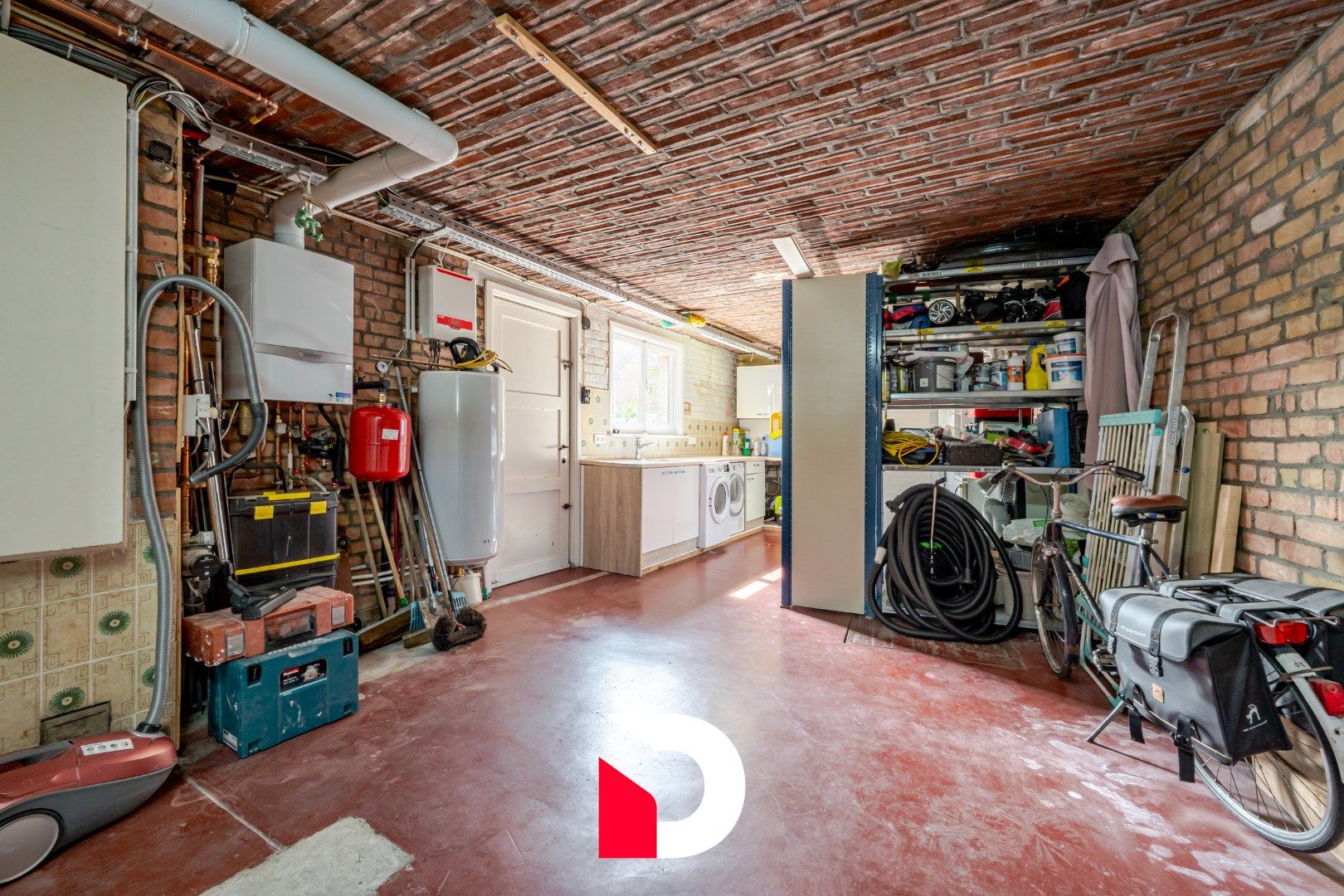 Stijlvol gerenoveerde woning met 5 slaapkamers en zwemvijver op topligging in Brugge foto 22