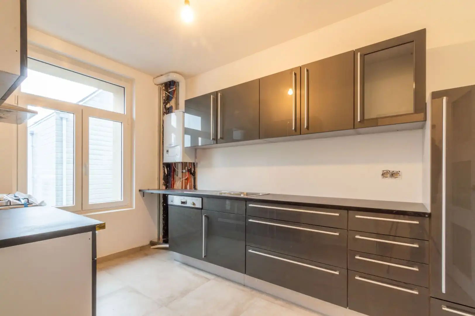 ZEER RUIME, VOLLEDIG GERENOVEERDE WONING ! foto 8