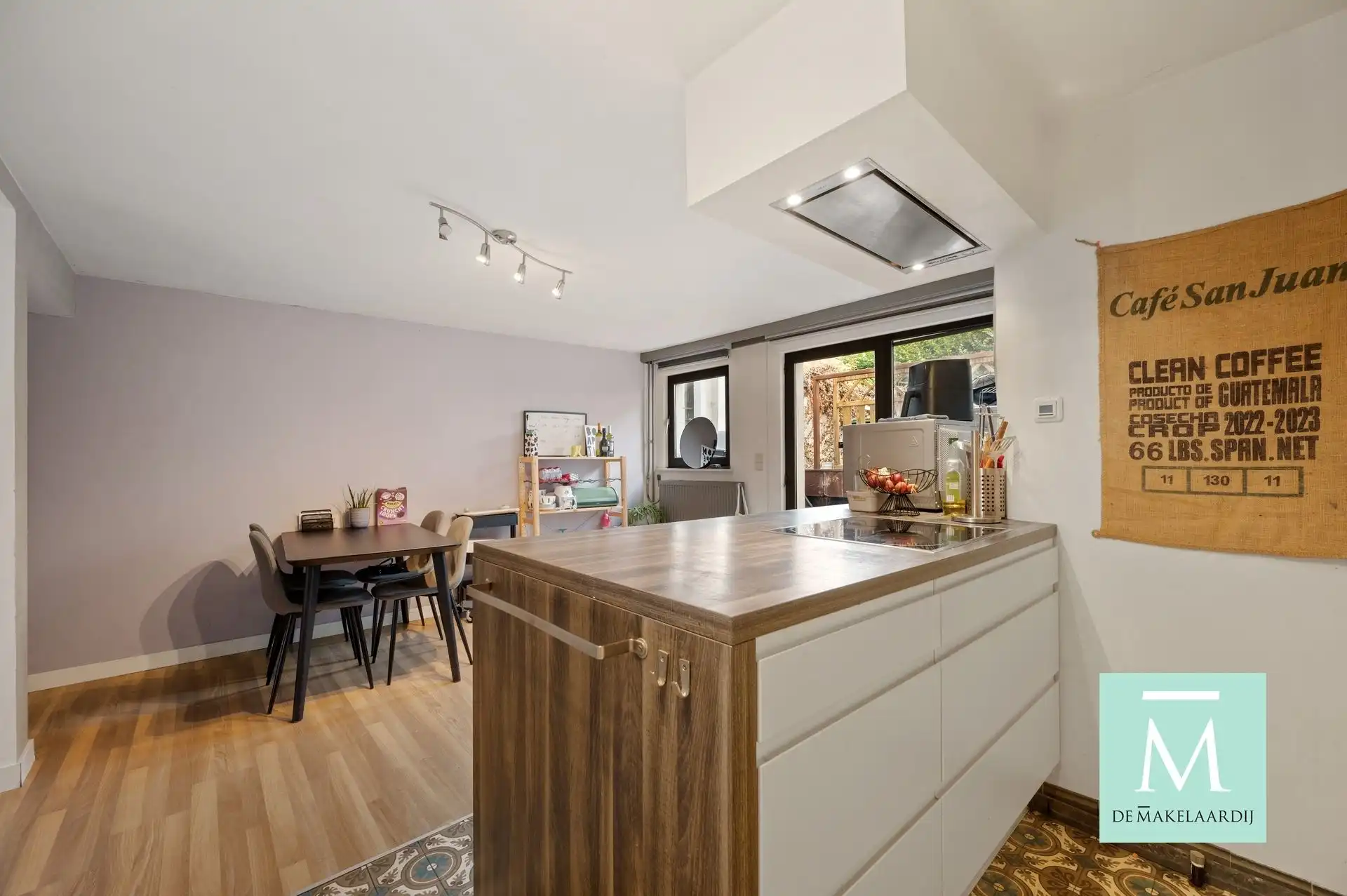 PRACHTIG WOONHUIS IN HARTJE MECHELEN MET MODERNE INRICHTING EN GEZELLIGE BINNENPLAATS foto 5