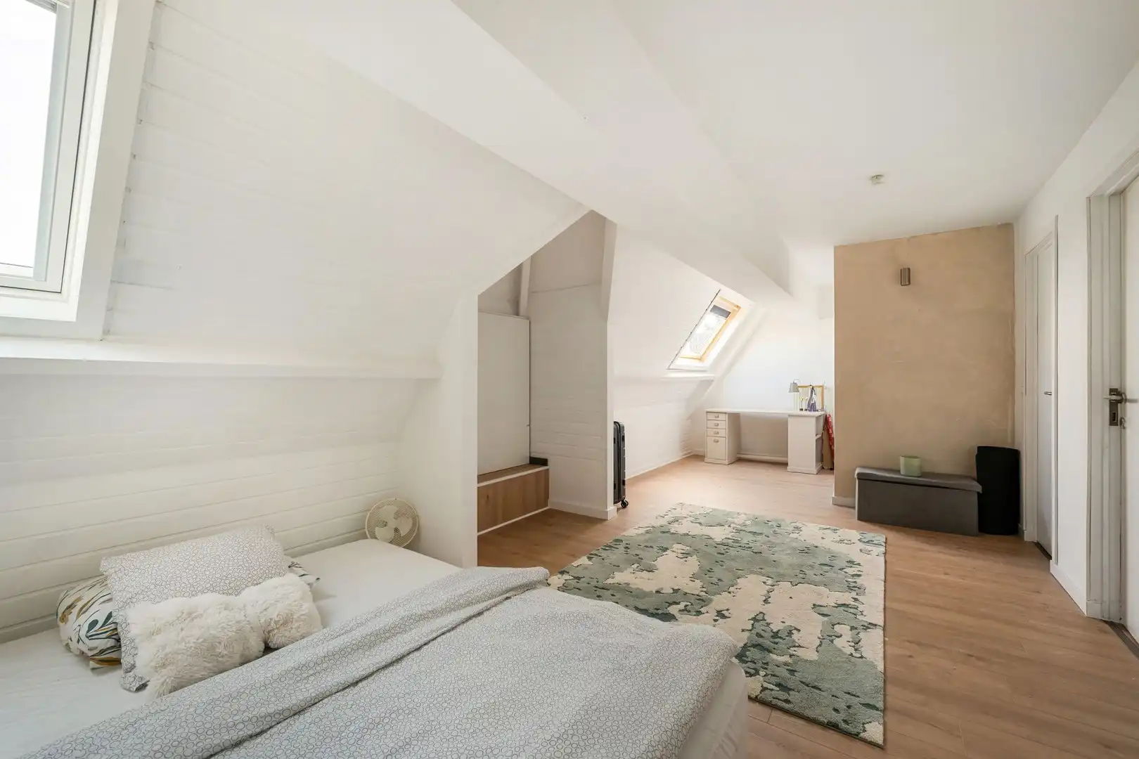 Verrassend ruim volledig opgefrist appartement in hartje Kortrijk met 1 slaapkamer foto 10