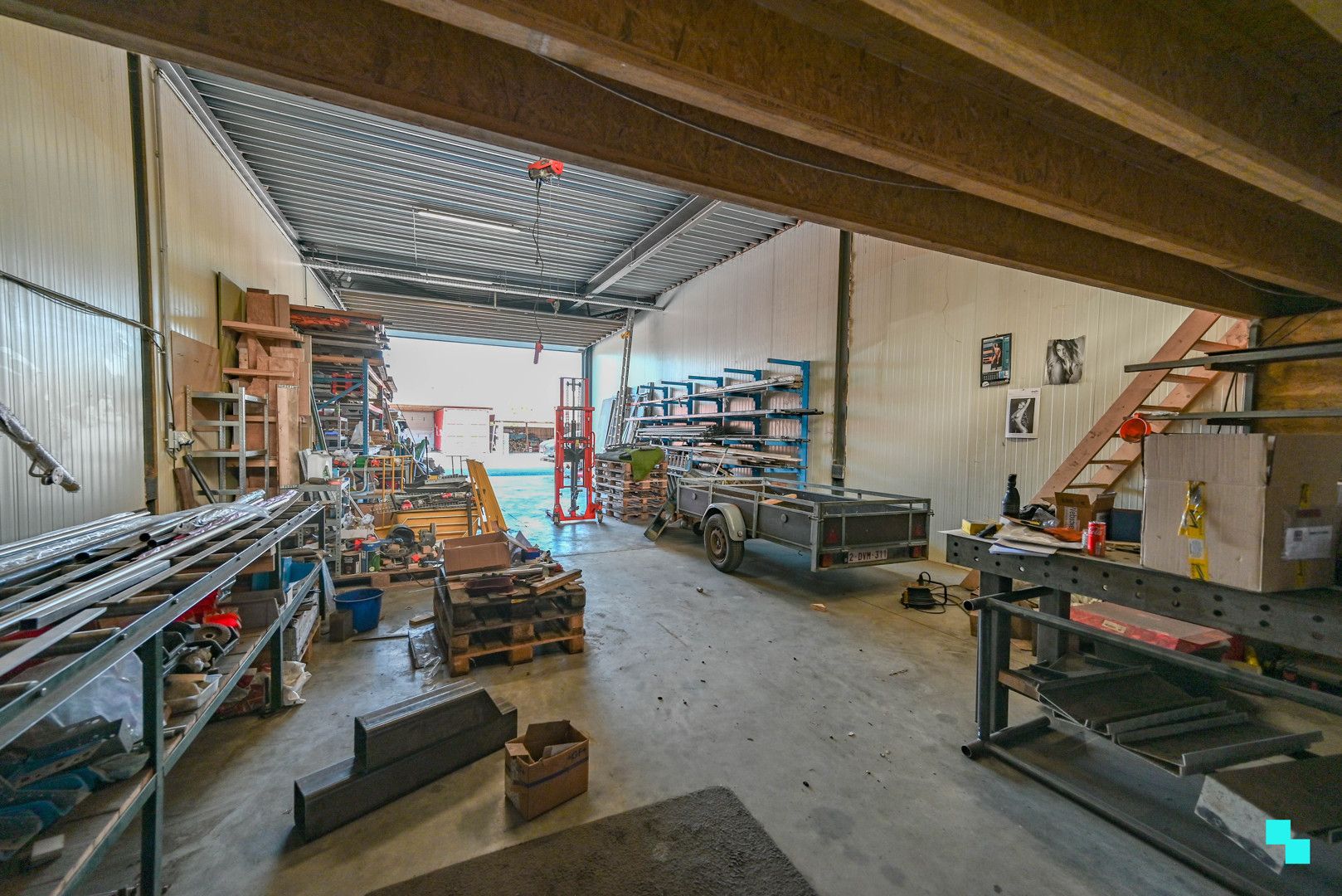 Ruime loods van ca. 172 m² met sectionaalpoort foto 10