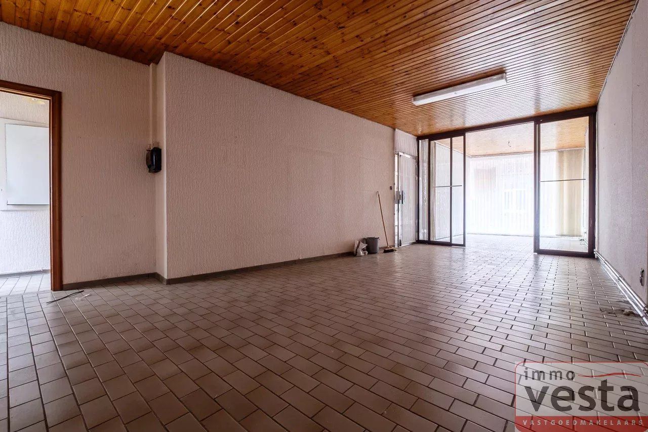 Te renoveren handelsruimte met woonst op toplocatie foto 4