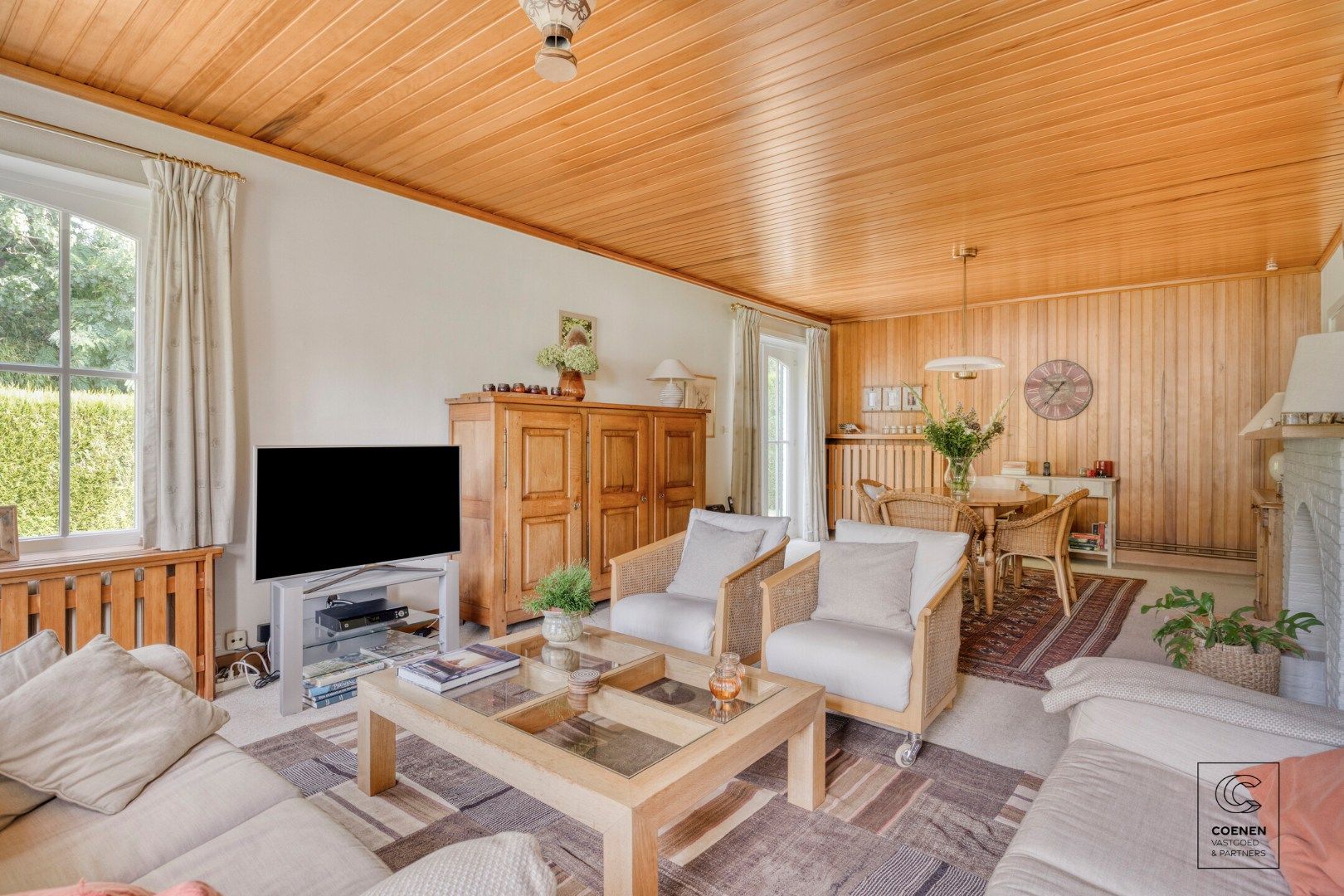 Charmante te renoveren woning van 227 m² en 4 slaapkamers op een TOPlocatie te Schilde! foto 3