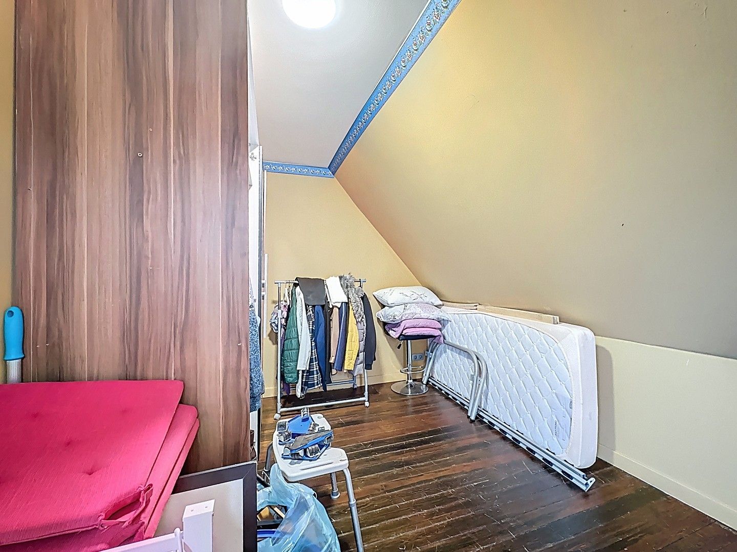 Gerenoveerde woning met grote tuin. foto 9