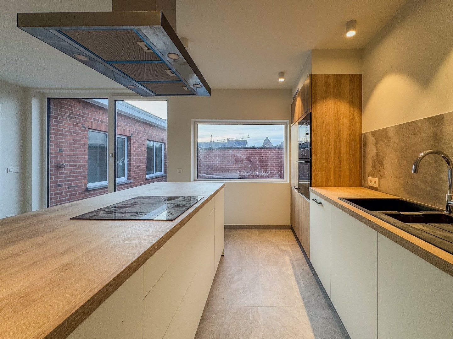 Gerenoveerde bel-etagewoning met 3 slaapkamers, garage en terras. foto 5