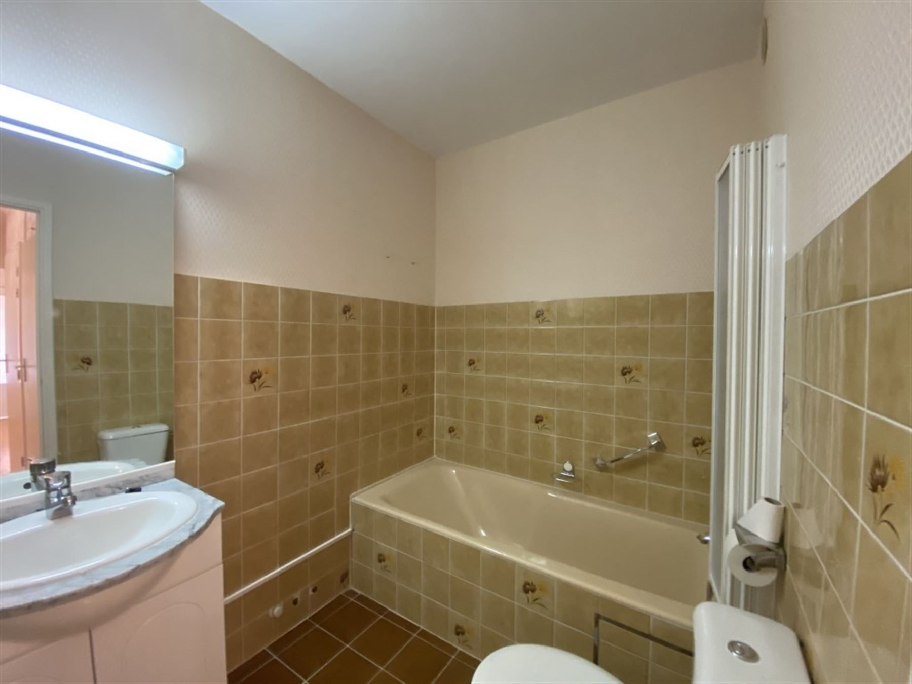 Lichtrijk appartement nabij het station foto 4