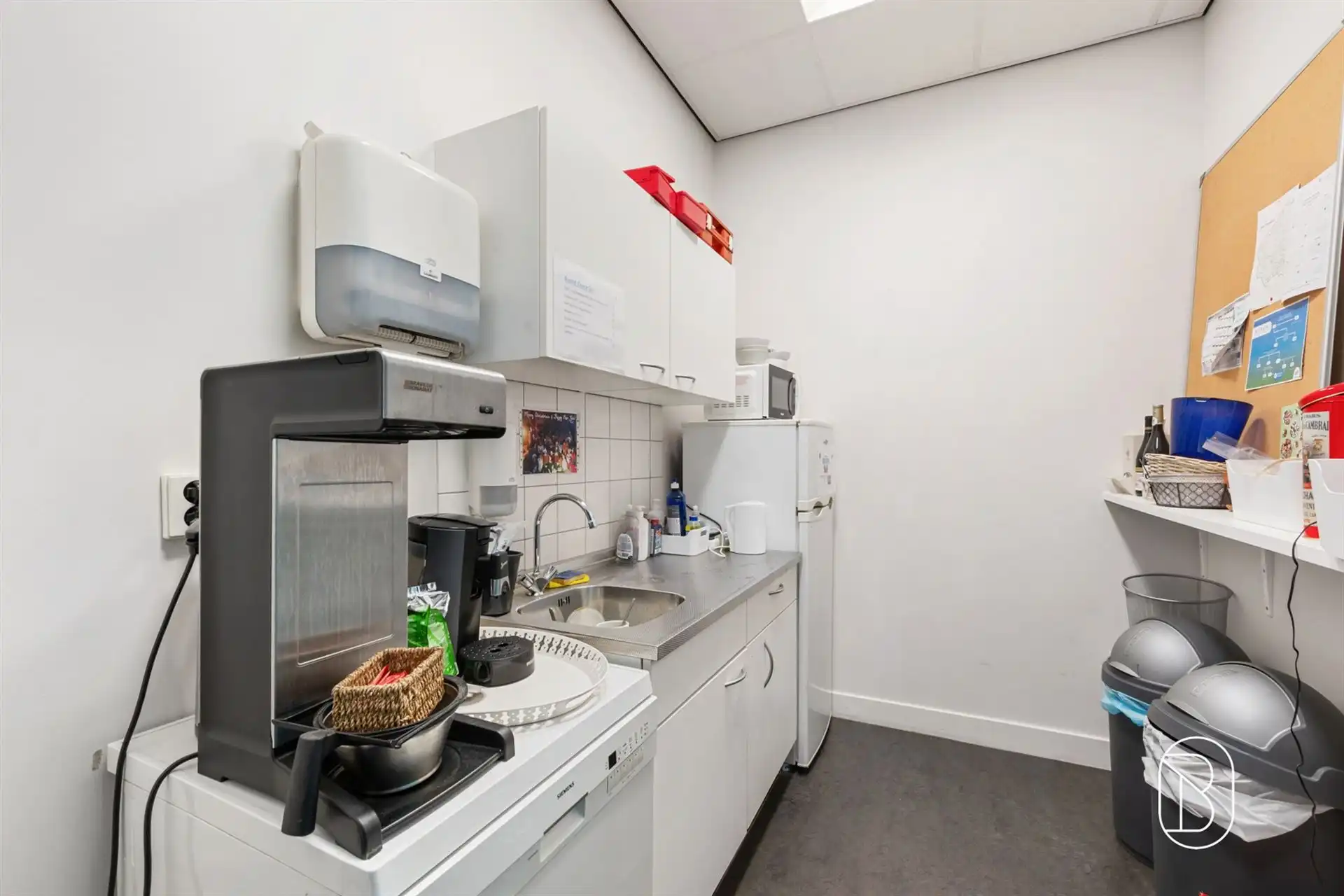 Topgelegen kantoorruimte van 450m2, veel potentieel foto 23