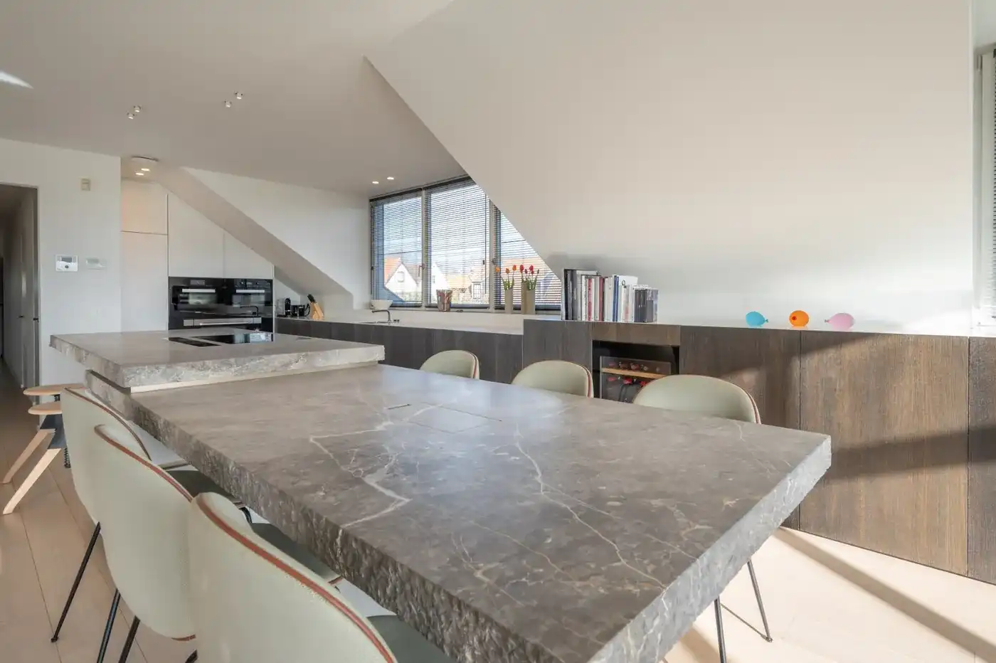Lichtrijke bel-etage woning nabij van het Oosthoekplein in Het Zoute foto 7
