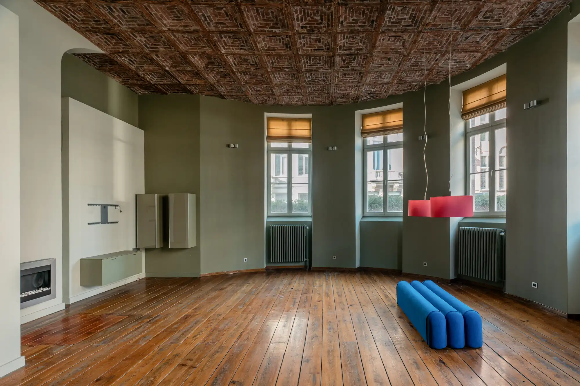 Doornroosje en Zillion in één sprookje: er was eens een appartement met een vijver in een kasteel. foto 3