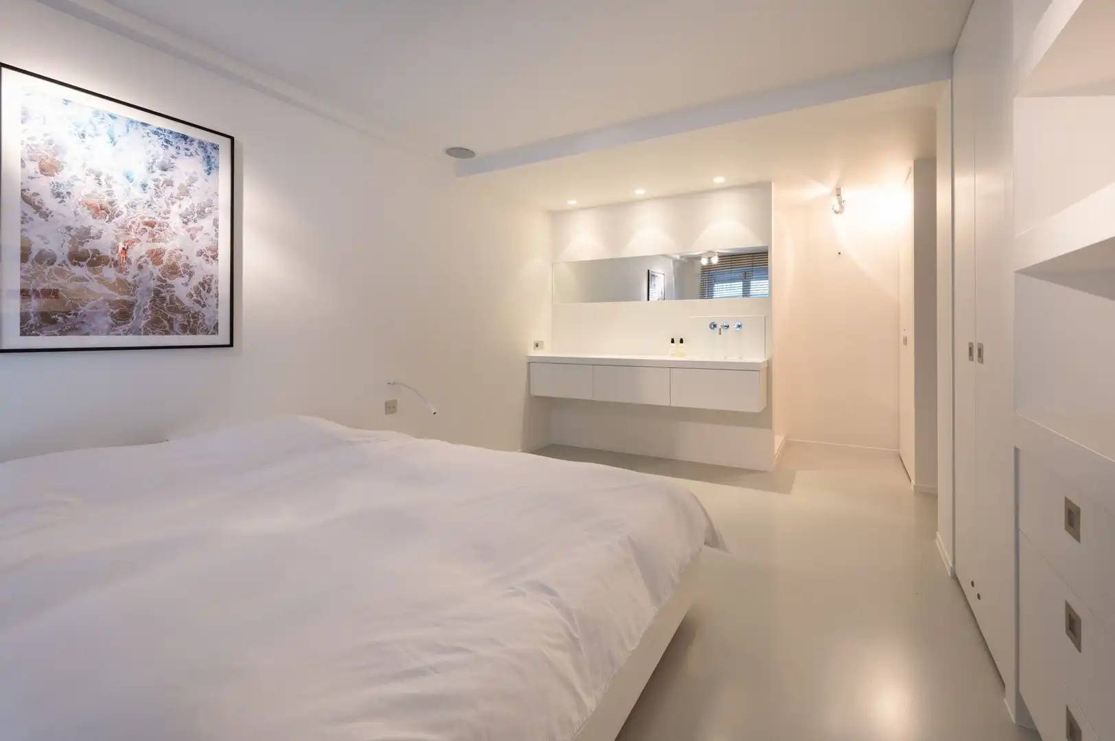 Instapklaar hedendaags hoekappartement rustig gelegen op enkele passen van de zee. foto 11