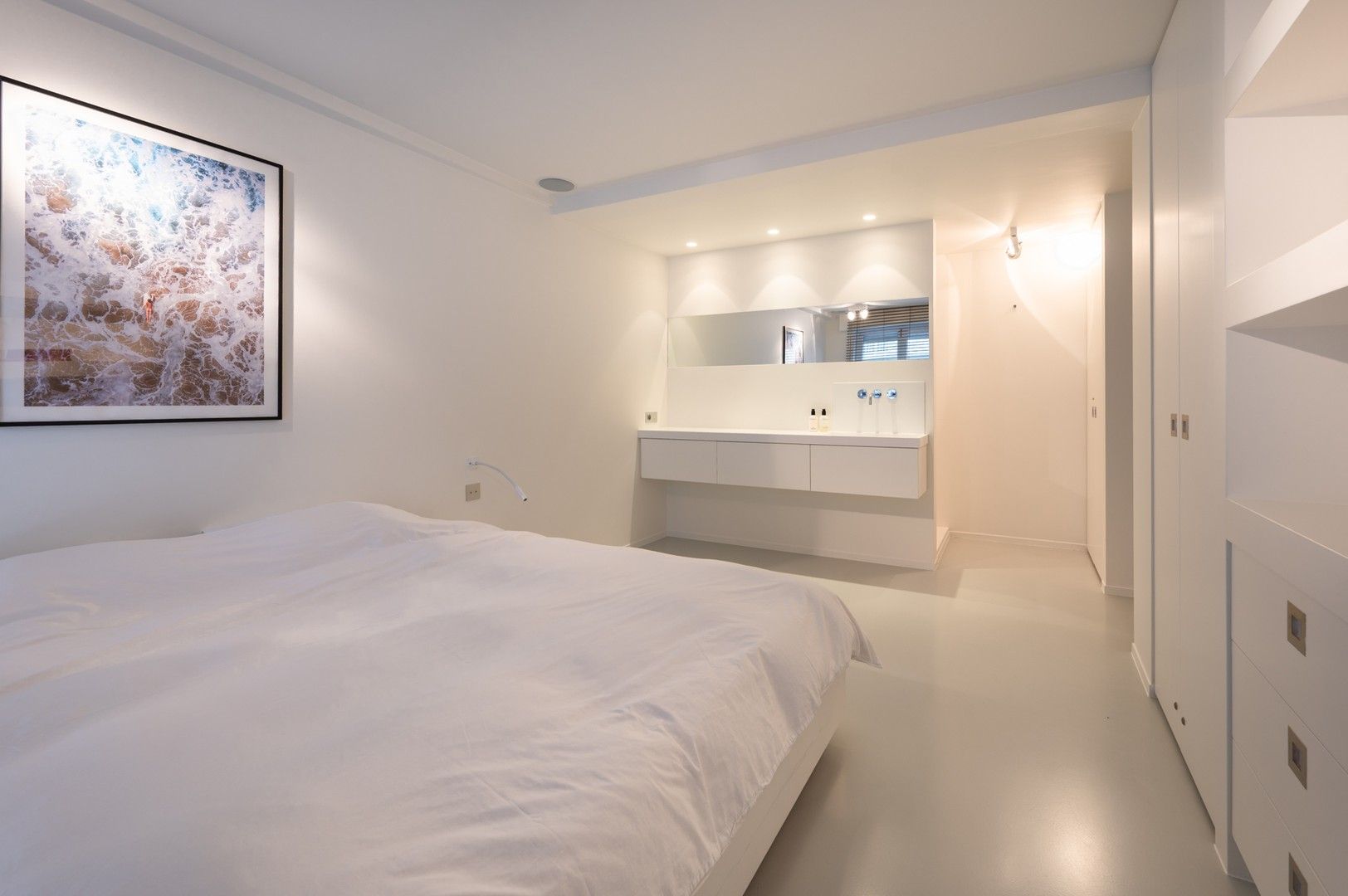 Instapklaar hedendaags hoekappartement rustig gelegen op enkele passen van de zee. foto 11