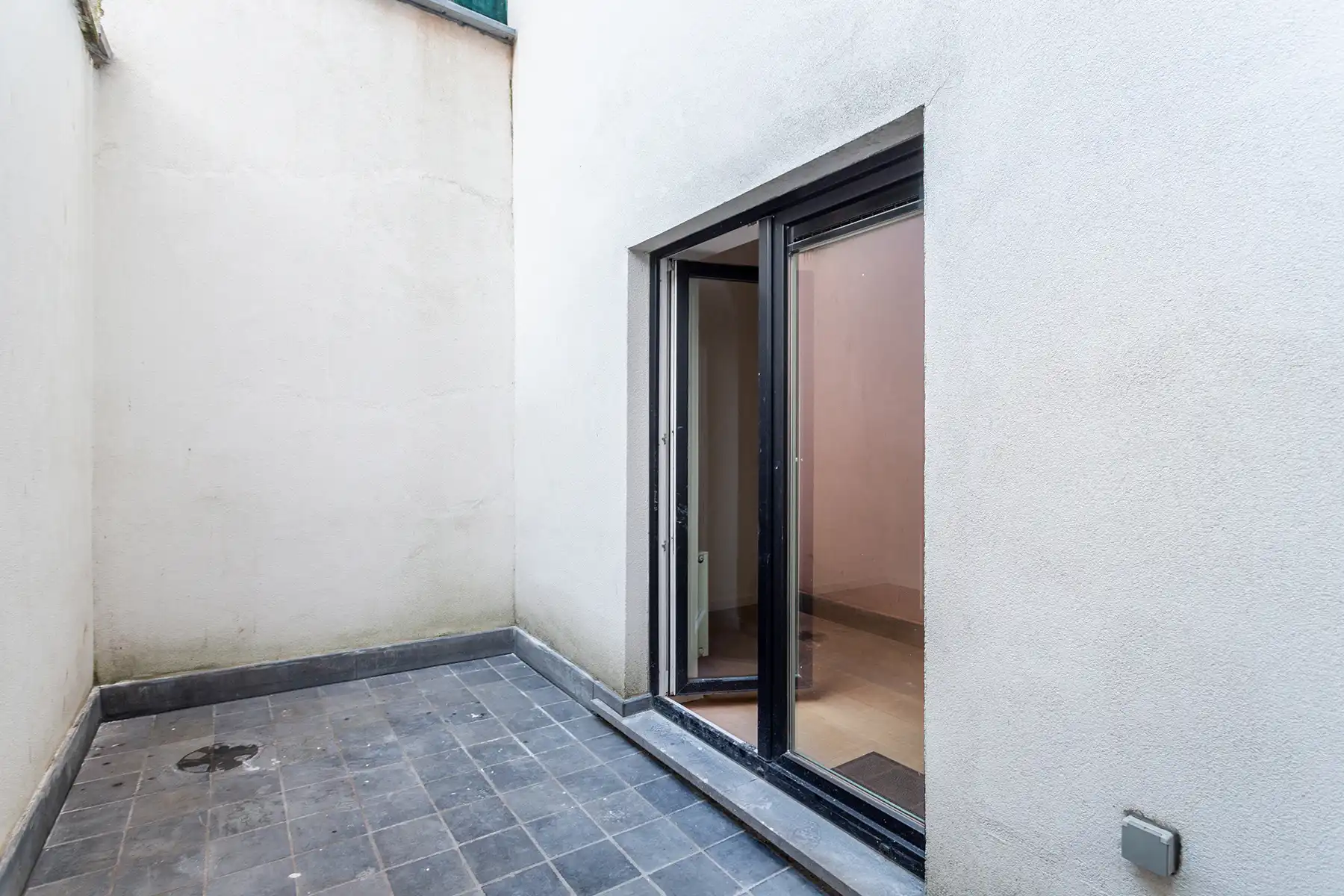 2060 - Gerenoveerd 1 slaapkamer gelijkvloersappartement. foto 8