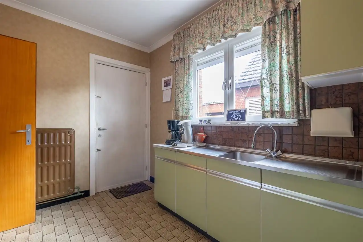 Vlakbij ingang merodebossen, soldie woning met potentieel foto 40