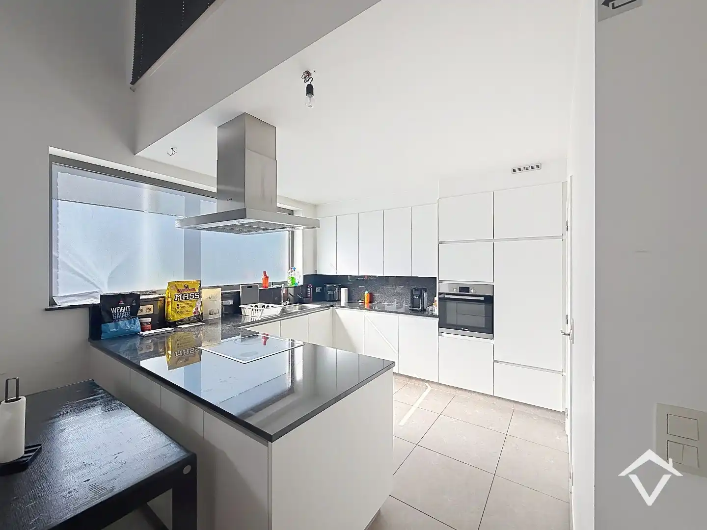 Bel-étagewoning met 2 slaapkamers, zonnig dakterras en ruime garage te centrum Roeselare foto 8