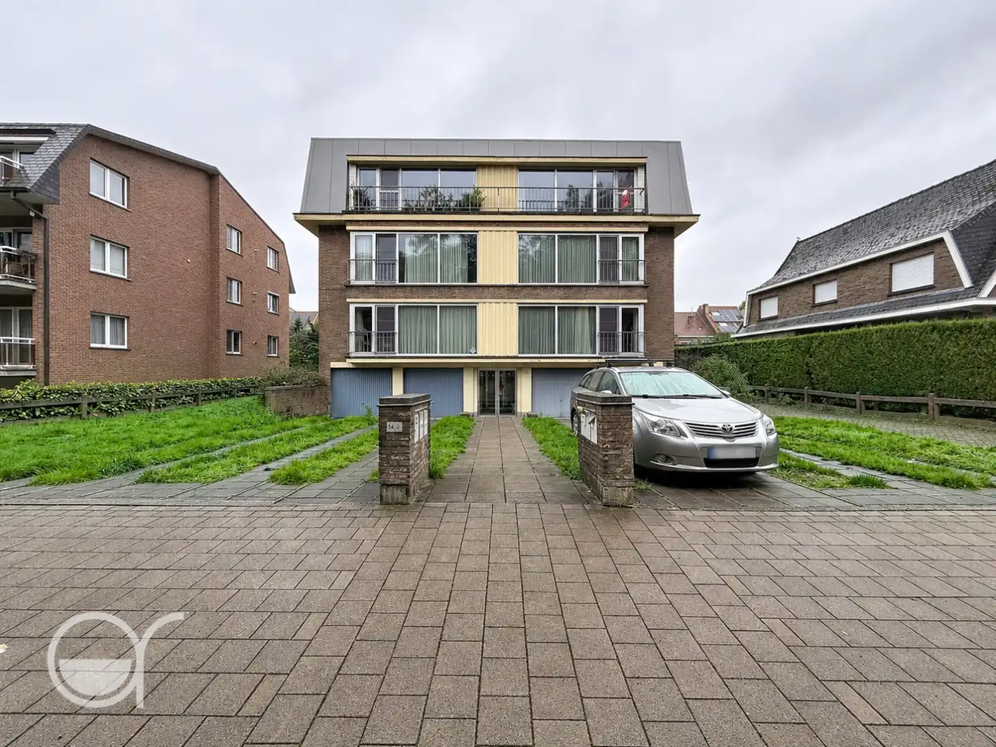Rustig en lichtrijk appartement met uitzicht op park te Gentbrugge (derde verdiep) foto {{pictureIndex}}