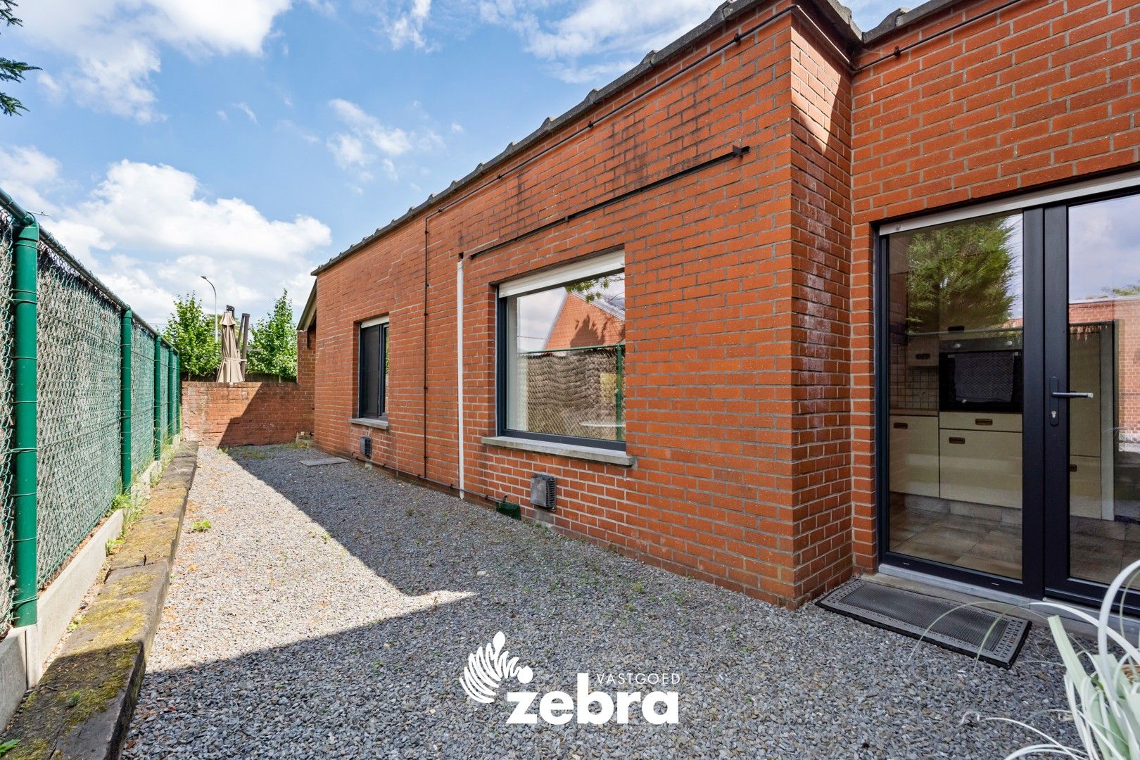 Instapklare woning met grote garage en 3 volwaardige slaapkamers! foto 17