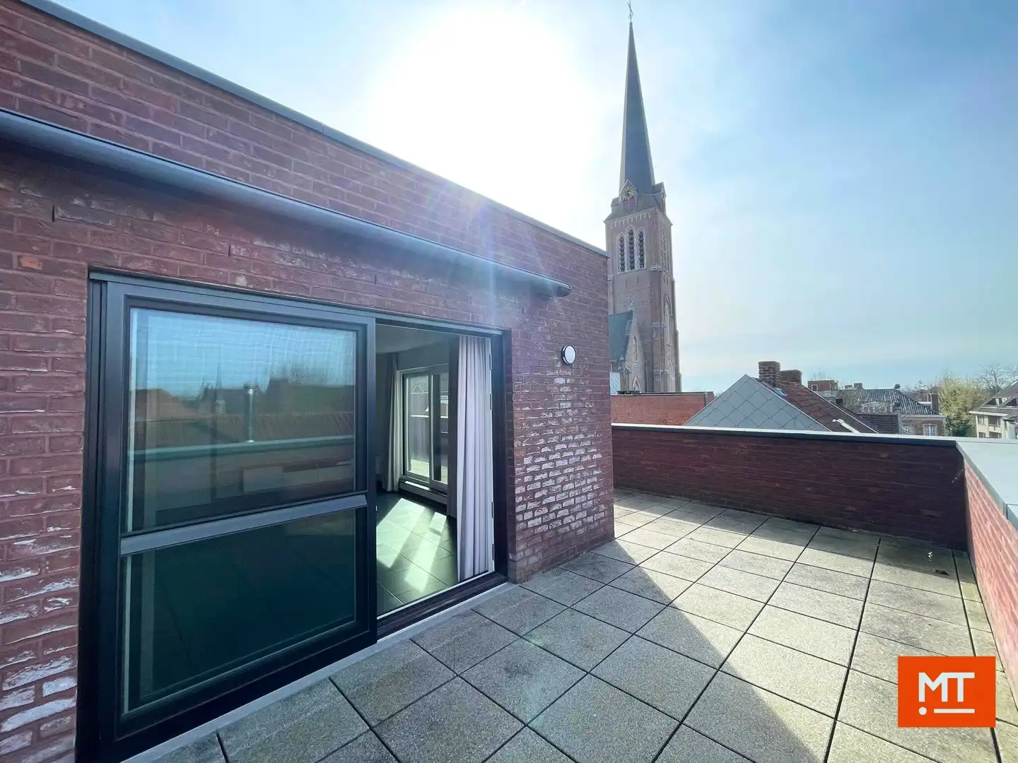 Instapklaar éénslaapkamerappartement met groot terras en ondergrondse staanplaats te huur in Izegem foto 12