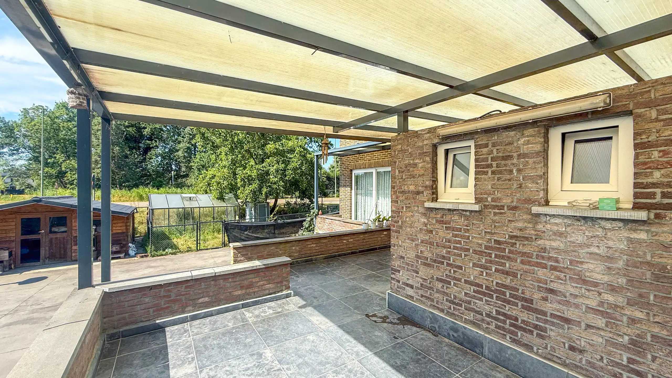 Instapklare woning met 3slpks, kelder en mooie tuin in Ham! foto 42