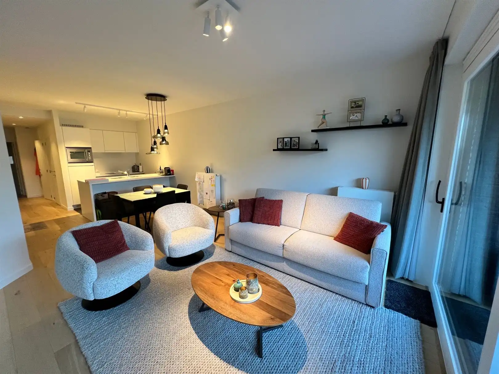 Prachtig zuidgericht appartement met 2 slaapkamers foto {{pictureIndex}}