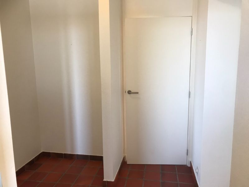 Rustig en zongeoriënteerd 3 slk appartement (153 m²), terras met een groen en weids uitzicht over het Kanaal Gent-Oostende, kelder met private autostaanplaats - op wandelafstand van AZ Sint Jan Campus en op 3 km  van het centrum van Brugge. foto 22