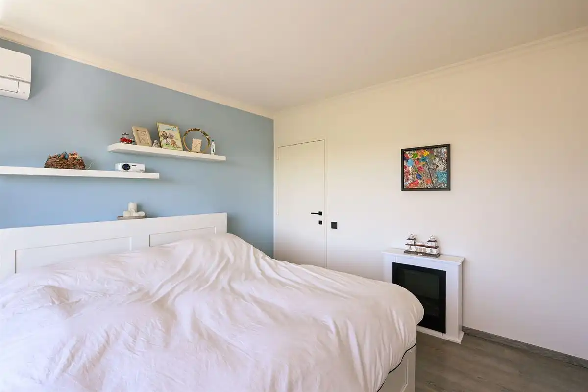 Top gerenoveerd appartement incl garage foto 14