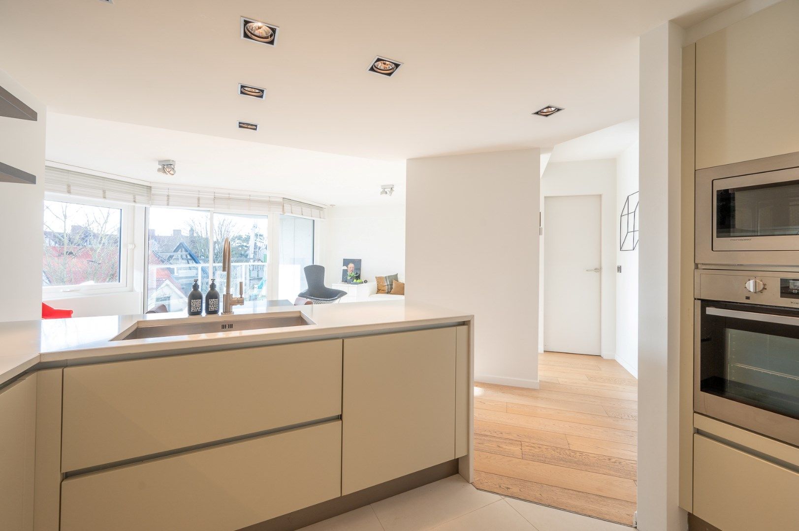 Perfect gelegen drie slaapkamer appartement met zonneterras foto 13