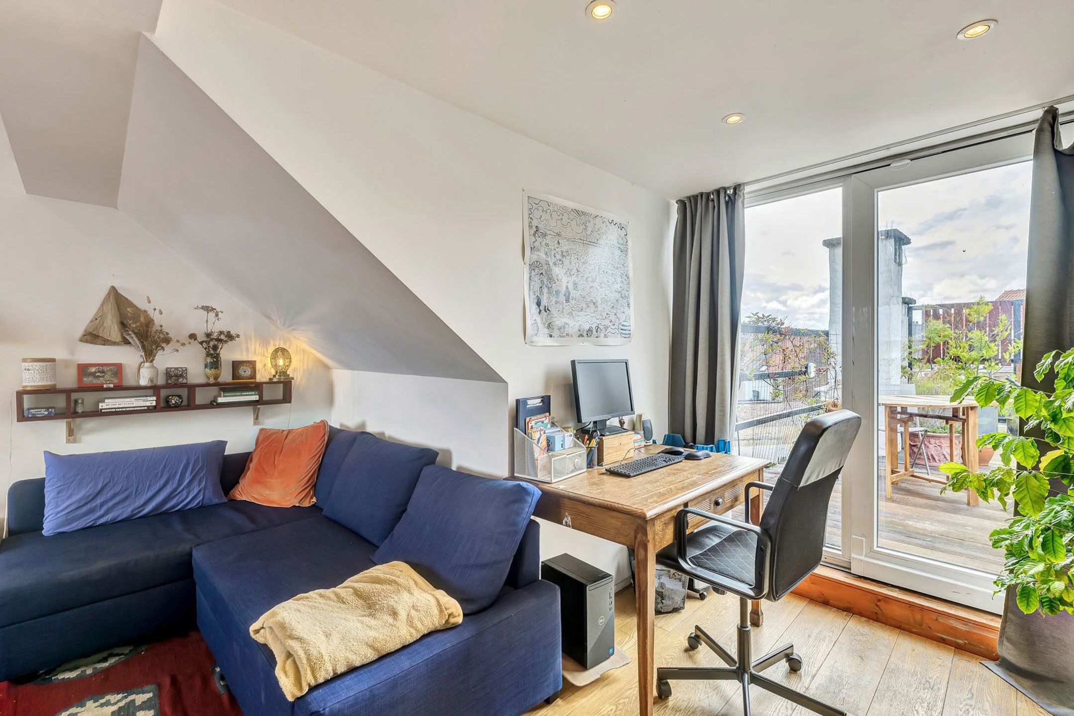 Instapklaar app. met groot terras van 40m² op goede ligging! foto 7