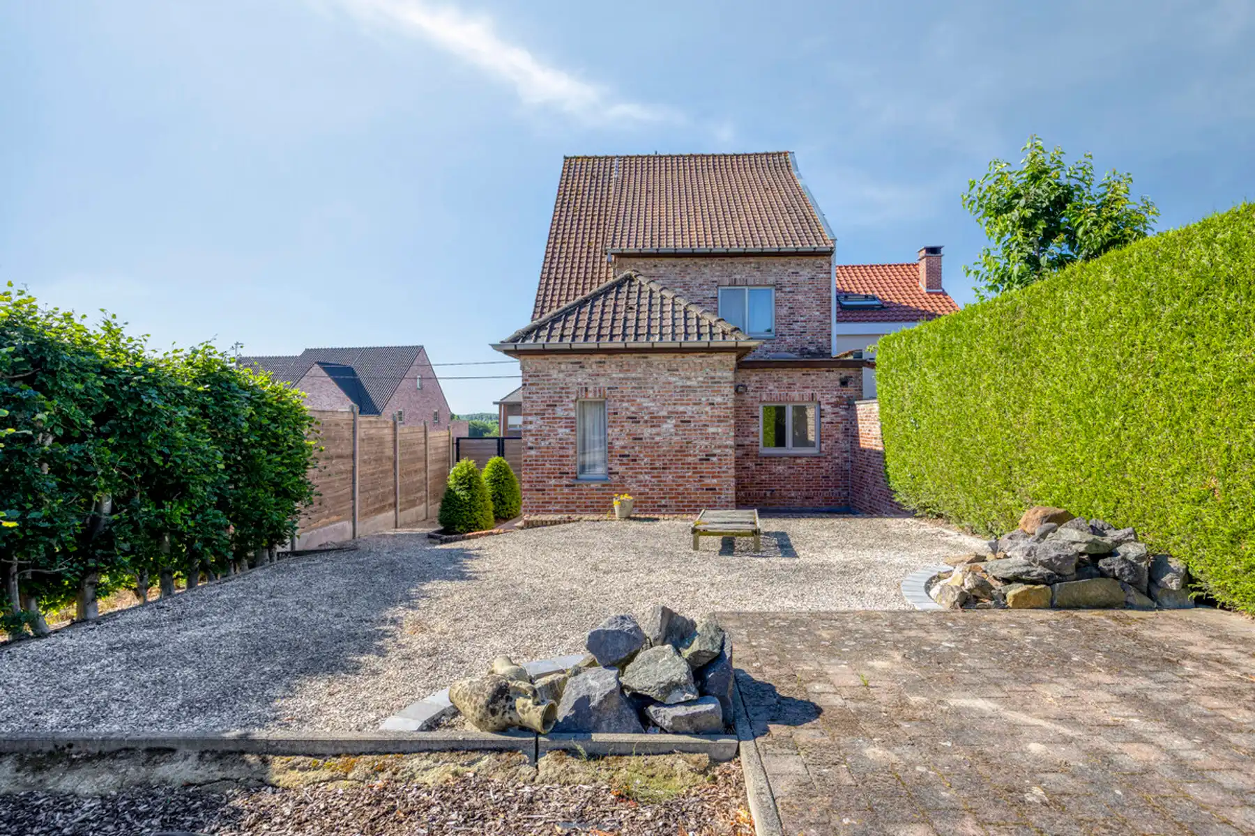 Gezinswoning met 4 slaapkamers, garage en gezellige tuin in Roosdaal foto 22