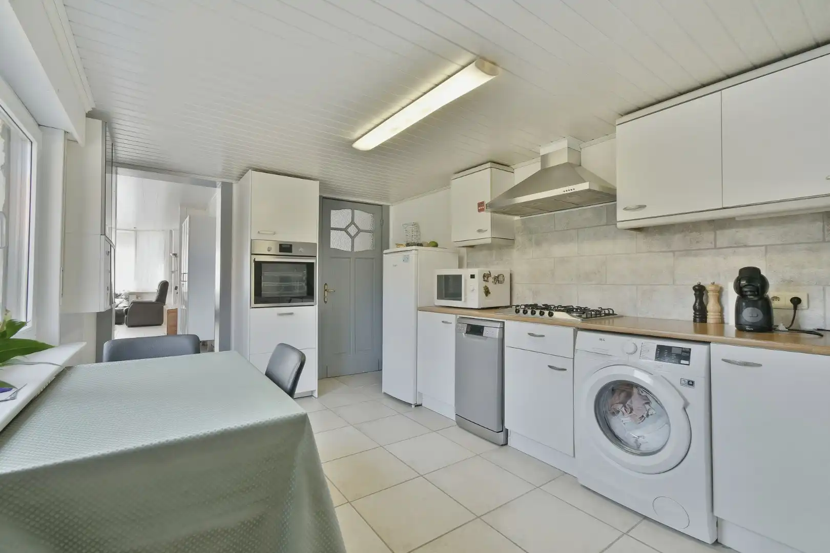 Gezellige stadswoning met 2 slaapkamers en 2 badkamers en tuin foto 7