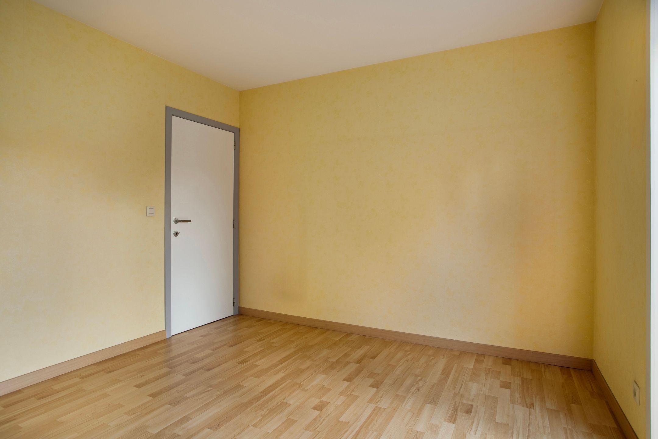 Leuk gelijkvloers 2 slaapkamer appartement foto 6