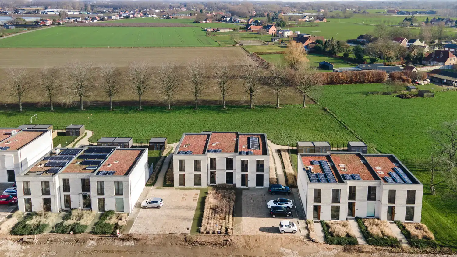 RECENTE WONING MET 4 SLK, TUIN EN PARKING! foto {{pictureIndex}}