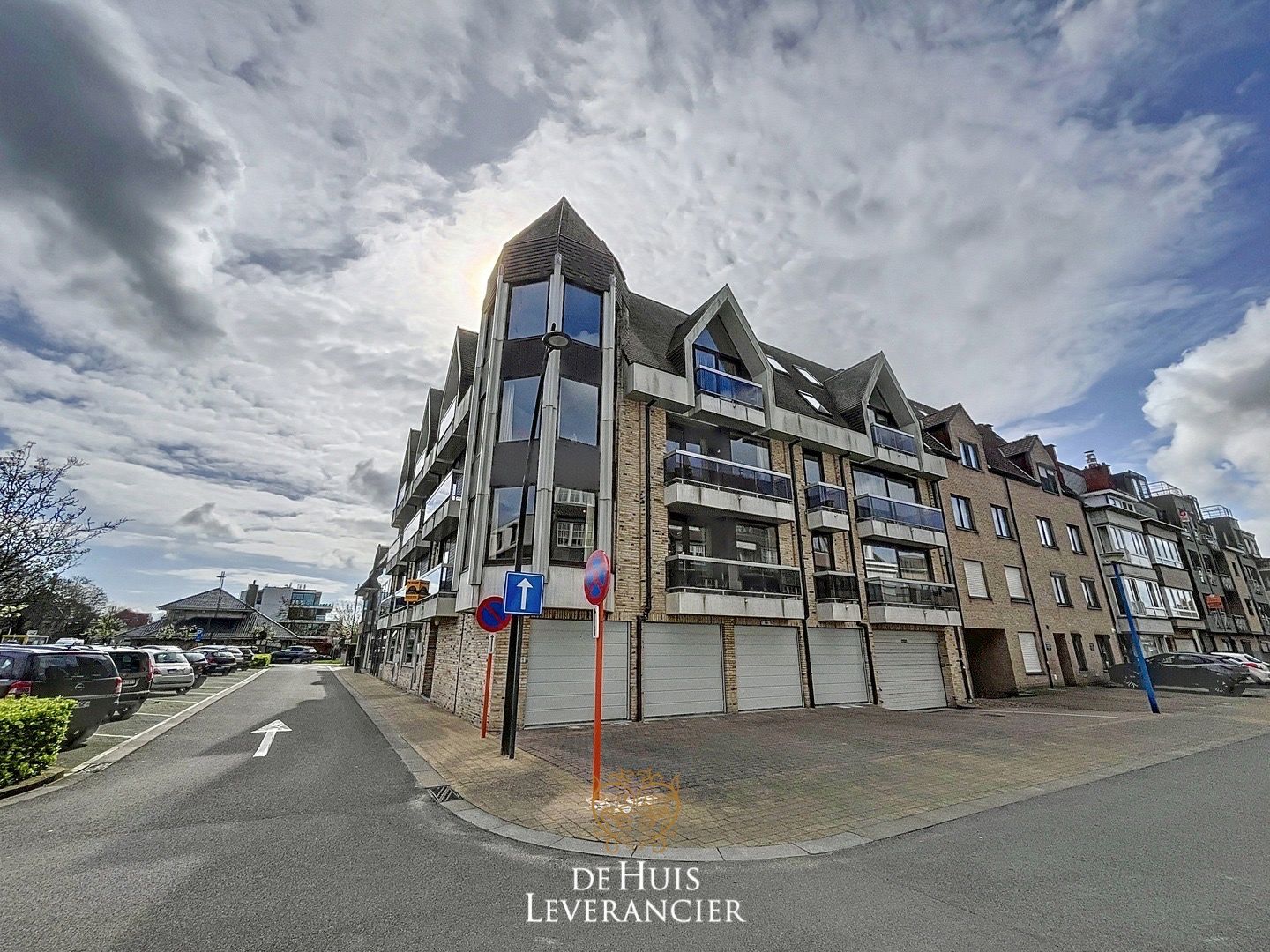 Grote garage met staanplaats te koop in Koksijde foto 6