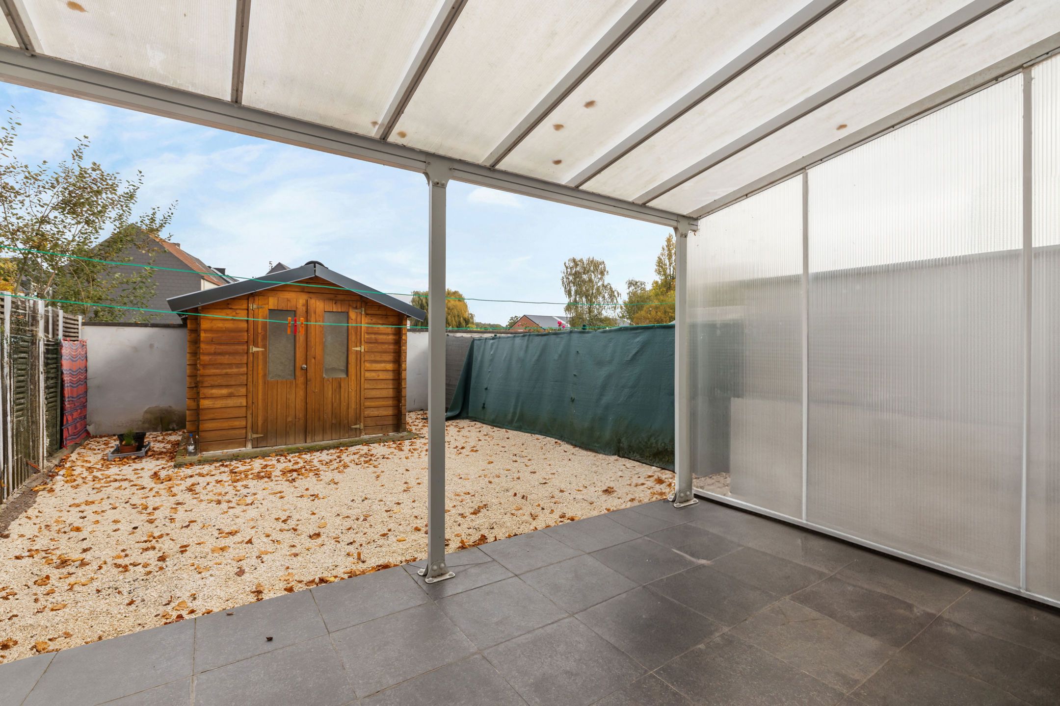 Gezellige gelijkvloersappartement met 2 parkeerplaatsen foto {{pictureIndex}}